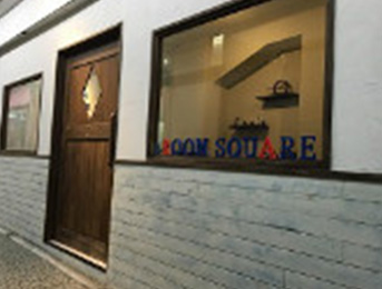 ROOM SQUARE